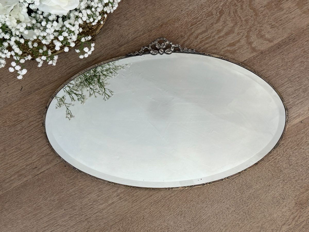 ovāls spogulis ar facetu, sudraba krāsas rāmī, neliela izmēra (6171) - Image 1