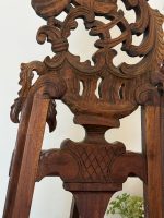 Ļoti liela izmēra koka molberts ar kokgriezumiem — Neorokoko stilā (Extra Large Carved Wooden Easel in Neorococo Style) (7011) - Image 7