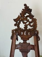 Ļoti liela izmēra koka molberts ar kokgriezumiem — Neorokoko stilā (Extra Large Carved Wooden Easel in Neorococo Style) (7011) - Image 3
