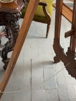 Ļoti liela izmēra koka molberts ar kokgriezumiem — Neorokoko stilā (Extra Large Carved Wooden Easel in Neorococo Style) (7011) - Image 18