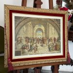 prints iestiklots zelta krāsas rāmī ar stiklu, ar sarkanu samta akcentu un pušķiem, vidēja izmēra (7010)