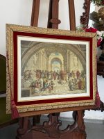 prints iestiklots zelta krāsas rāmī ar stiklu, ar sarkanu samta akcentu un pušķiem, vidēja izmēra (7010)