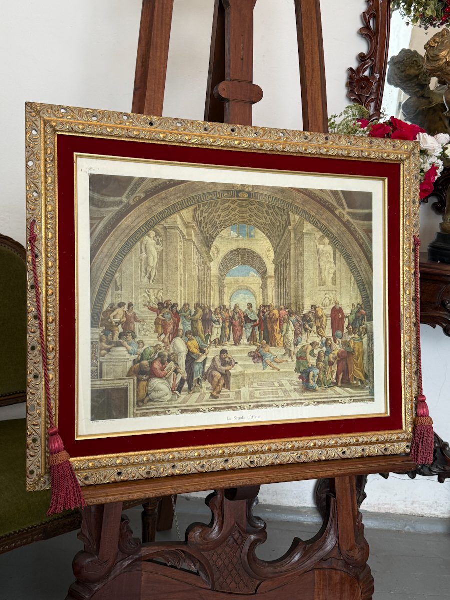 prints iestiklots zelta krāsas rāmī ar stiklu, ar sarkanu samta akcentu un pušķiem, vidēja izmēra (7010) - Image 1