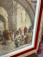 prints iestiklots zelta krāsas rāmī ar stiklu, ar sarkanu samta akcentu un pušķiem, vidēja izmēra (7010) - Image 14