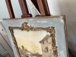 Žanra glezna ar pilsētas skatu — Luija XV stilā (Antique Genre Painting Framed French Street Scene in Louis XV Style) (7020) - Image 2