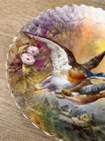 porcelāna, sienas šķīvis ar pīlēm, vidēja izmēra (6136) - Image 3