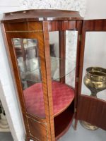 Eleganta koka vitrīna ar bronzas detaļām — vēlā historisma (neoklasicisma) stilā, (Luxury Wooden Display Cabinet with Gilded Mounts — Late Historism Style) (2000) - Image 9