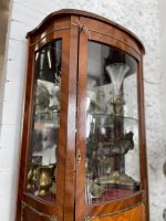 Eleganta koka vitrīna ar bronzas detaļām — vēlā historisma (neoklasicisma) stilā, (Luxury Wooden Display Cabinet with Gilded Mounts — Late Historism Style) (2000) - Image 5