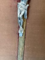 Krucifikss zeltītā rāmī ar eņģeļu galvām — Neogotikas stilā (Antique Crucifix Framed Velvet Cherubs in Neo-Gothic Style) (7019) - Image 14