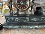 Grezns antīks pils pulksteņa komplekts ar diviem svečturiem — historisma stilā - antique french mantel clock set bronze garniture candelabras marble (4820) - Image 13
