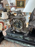 Grezns antīks pils pulksteņa komplekts ar diviem svečturiem — historisma stilā - antique french mantel clock set bronze garniture candelabras marble (4820) - Image 16