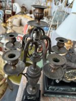 Grezns antīks pils pulksteņa komplekts ar diviem svečturiem — historisma stilā - antique french mantel clock set bronze garniture candelabras marble (4820) - Image 5