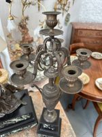 Grezns antīks pils pulksteņa komplekts ar diviem svečturiem — historisma stilā - antique french mantel clock set bronze garniture candelabras marble (4820) - Image 9