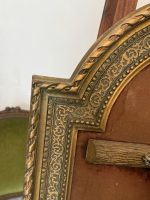 Krucifikss zeltītā rāmī ar eņģeļu galvām — Neogotikas stilā (Antique Crucifix Framed Velvet Cherubs in Neo-Gothic Style) (7019) - Image 9