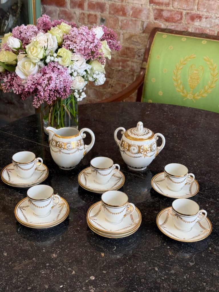 Forgyldt porcelæns kaffefløde til 6 personer — Empire/Nyklassicisme, ca. 1890–1910 (6737)