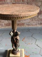 Kleiner Tisch mit Frauenfiguren und Steinplatte (5500) – Bild 5