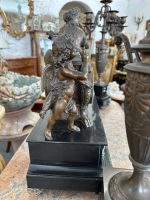 Grezns antīks pils pulksteņa komplekts ar diviem svečturiem — historisma stilā - antique french mantel clock set bronze garniture candelabras marble (4820) - Image 15