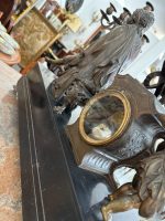 Grezns antīks pils pulksteņa komplekts ar diviem svečturiem — historisma stilā - antique french mantel clock set bronze garniture candelabras marble (4820) - Image 18