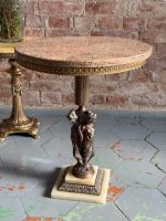 Kleiner Tisch mit Frauenfiguren und Steinplatte (5500) – Bild 2