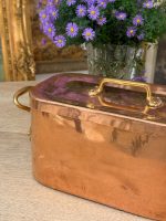 Masīvs kapara zivju katls ar vāku un misiņa rokturiem — vēsturiskā virtuves historisma stilā, (Heavy Copper Fish Kettle with Lid and Brass Handles — Kitchen Historism Style) (6191) - Image 16
