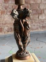 Kleiner Tisch mit Frauenfiguren und Steinplatte (5500) – Bild 9