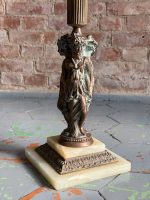 Kleiner Tisch mit Frauenfiguren und Steinplatte (5500) – Bild 7