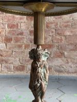 Kleiner Tisch mit Frauenfiguren und Steinplatte (5500) – Bild 11