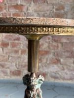 Kleiner Tisch mit Frauenfiguren und Steinplatte (5500) – Bild 12