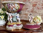 Liela Izmēra Porcelāna "Capodimonte" Vāze, Trauks, Figūra ar Vāku un Enģeļiem (3143) - Image 8