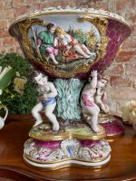 Liela Izmēra Porcelāna "Capodimonte" Vāze, Trauks, Figūra ar Vāku un Enģeļiem (3143) - Image 10