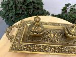 Ekskluzīvs liela izmēra antīks misiņa parādes galda komplekts — tintnīca (antique brass inkstand) (4410) - Image 10
