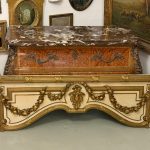 Dekoratives Wandfronton mit Rosengirlanden — Louis-XVI-Stil, Frankreich, um 1880–1900 (6331)