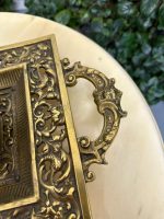 Ekskluzīvs liela izmēra antīks misiņa parādes galda komplekts — tintnīca (antique brass inkstand) (4410) - Image 18