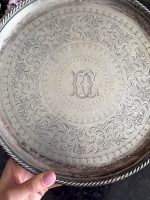 Antīka apsudrabota paplāte uz kājiņām ar gravējumu — Viktorijas laikmeta stils (antique silver plated salver tray) (6612) - Image 3