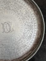 Antīka apsudrabota paplāte uz kājiņām ar gravējumu — Viktorijas laikmeta stils (antique silver plated salver tray) (6612) - Image 9