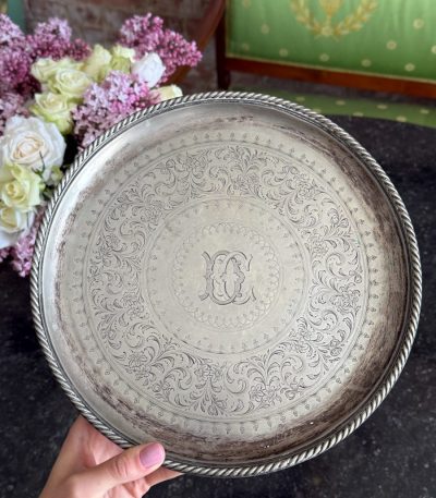 Antik sølvplettet bakke på ben med gravering - Victoriansk stil (6612)