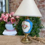 Maza Izmēra Porcelāna Galda Lampa (3248)