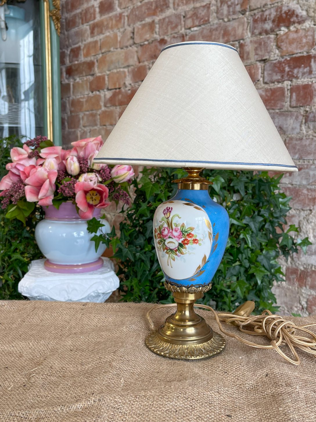 Maza Izmēra Porcelāna Galda Lampa (3248) - Image 1
