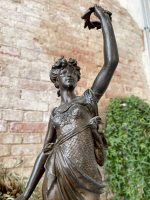Large Female Figurine (1078) - Image 3