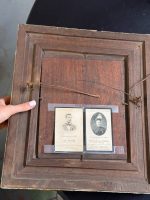 glezna + foto rāmītī, ar vēsturi un stāstu par šiem cilvēkiem (7032) - Image 4