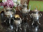 Fransk sølv te- og kaffekande med vædderhoveder, Empire-stil