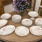 porcelāna servīze ar ziedu motīviem, Francija vai Bohēmija, aptuveni 19. gs. beigas — 20. gs. sākums (ap 1880.–1910. g.) (6189)
