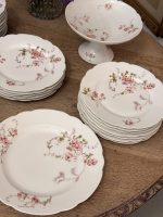 porcelāna servīze ar ziedu motīviem, Francija vai Bohēmija, aptuveni 19. gs. beigas — 20. gs. sākums (ap 1880.–1910. g.) (6189) - Image 4