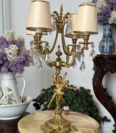Bordlampe med danserfigurer, krystaller og aftagelige kupler (4833)