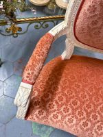 Ludvig XVI -tyylinen sohvasetti stoliineilla – sohva ja 2 käsinojallista tuolia (3757) - Image 24