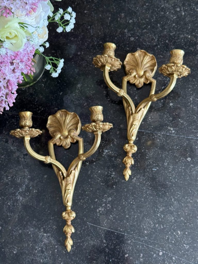 Antikke Louis XV stil forgyldte bronze Bra vægsconces, par (6701)