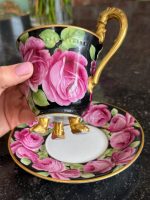 Grezna Porcelāna Krūzīte ar Apakštasīti un Rožu Motīviem — Bīdermeijera stilā, (Elegant Teltau Porcelain Cup with Saucer — Biedermeier Style) (6694) - Image 3