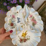 trīsdaļīgs porcelāna šķīvis ar ziedu, putna un zivs motīviem (6170)