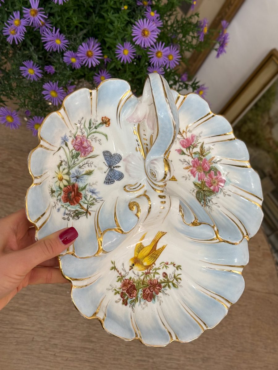 trīsdaļīgs porcelāna šķīvis ar ziedu, putna un zivs motīviem (6170) - Image 1