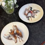 Porcelāna , sienas šķīvji ar medījumiem, vidēja izmēra, pieejami 2gab (6332)